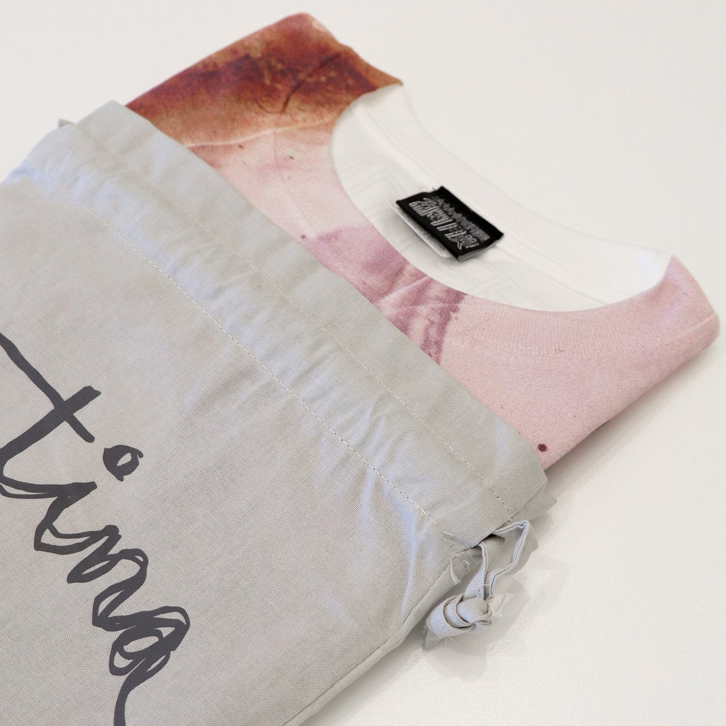 【大竹伸朗展 網膜】総柄Tシャツ《網膜/漠悸》