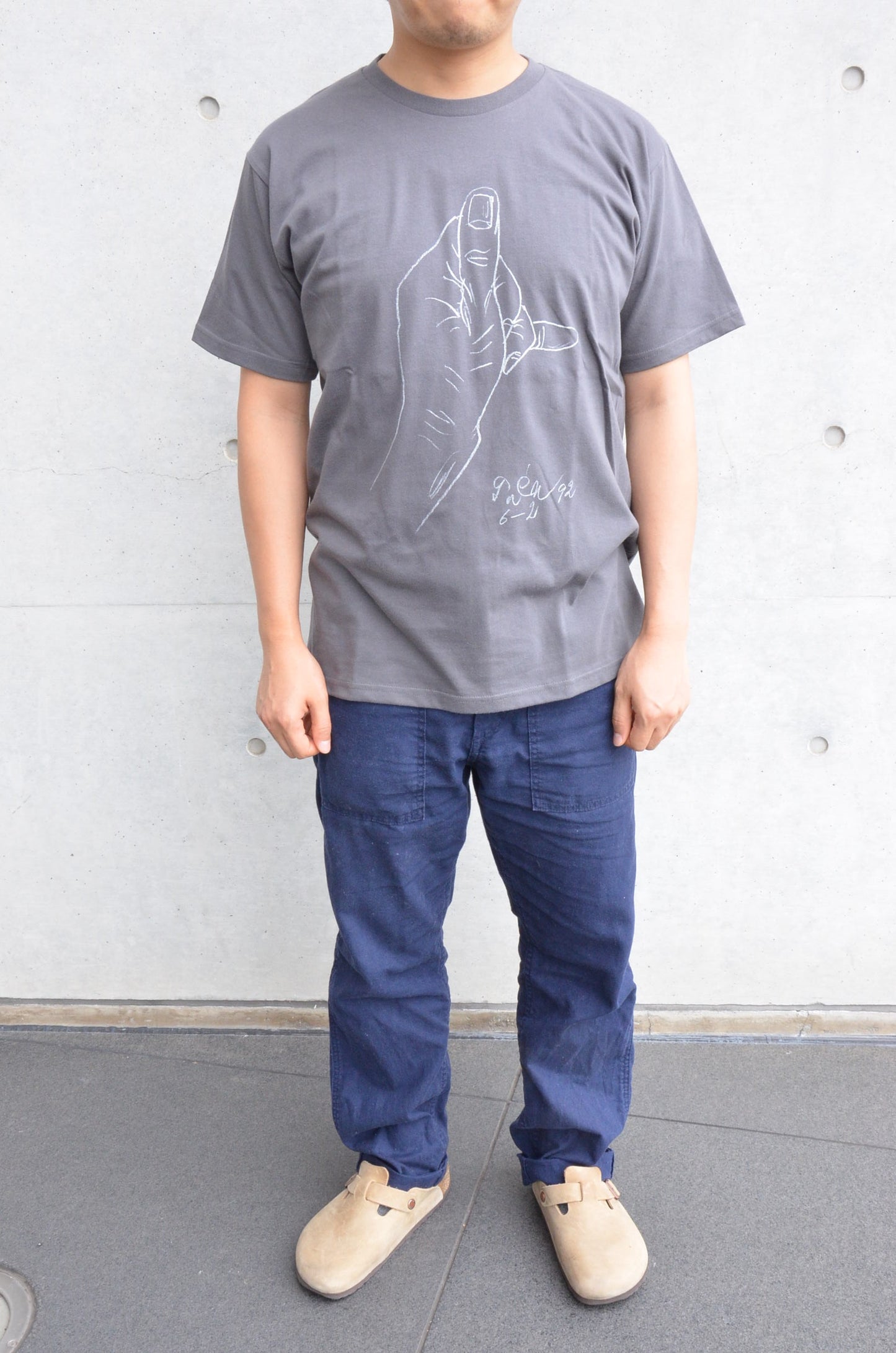 いのくまTシャツ (左手)グレー