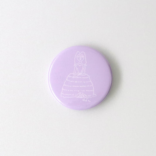 缶バッジ 中 （ドレスを着た人と猫）